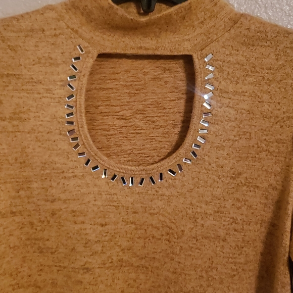 89th & Madison peep hole blouse - Picture 2 of 4